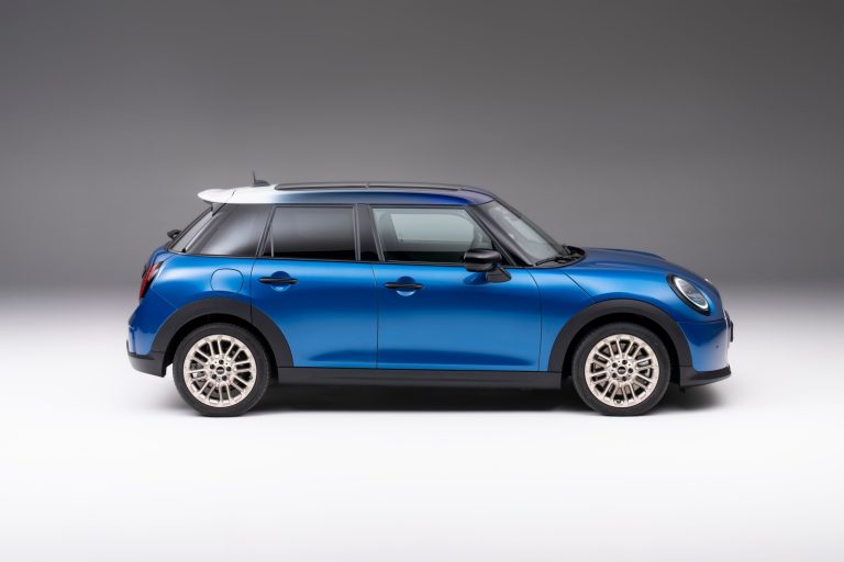 P90553905_lowRes_mini-cooper-s-5-door
